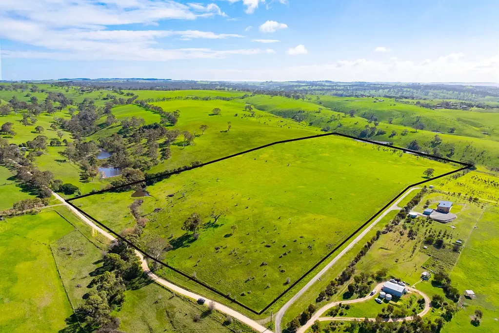 Middleton  A Magnificent Rural Lifestyle Beckons
16.18 Hectares – (40 Acres)