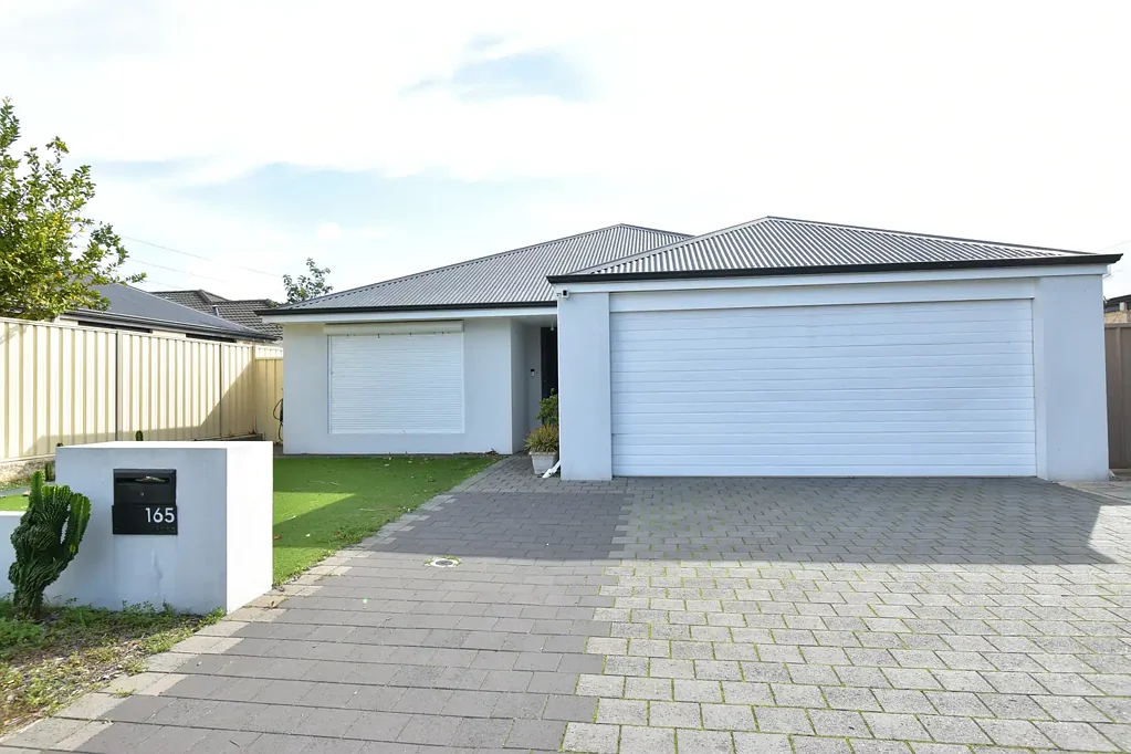 Modern Family Living in a Prime Canning Vale Location!!