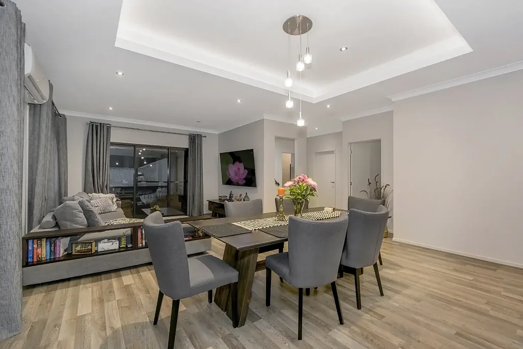 Maudsland 4房  Modern Family Living in Prestigious Riverstone Crossing