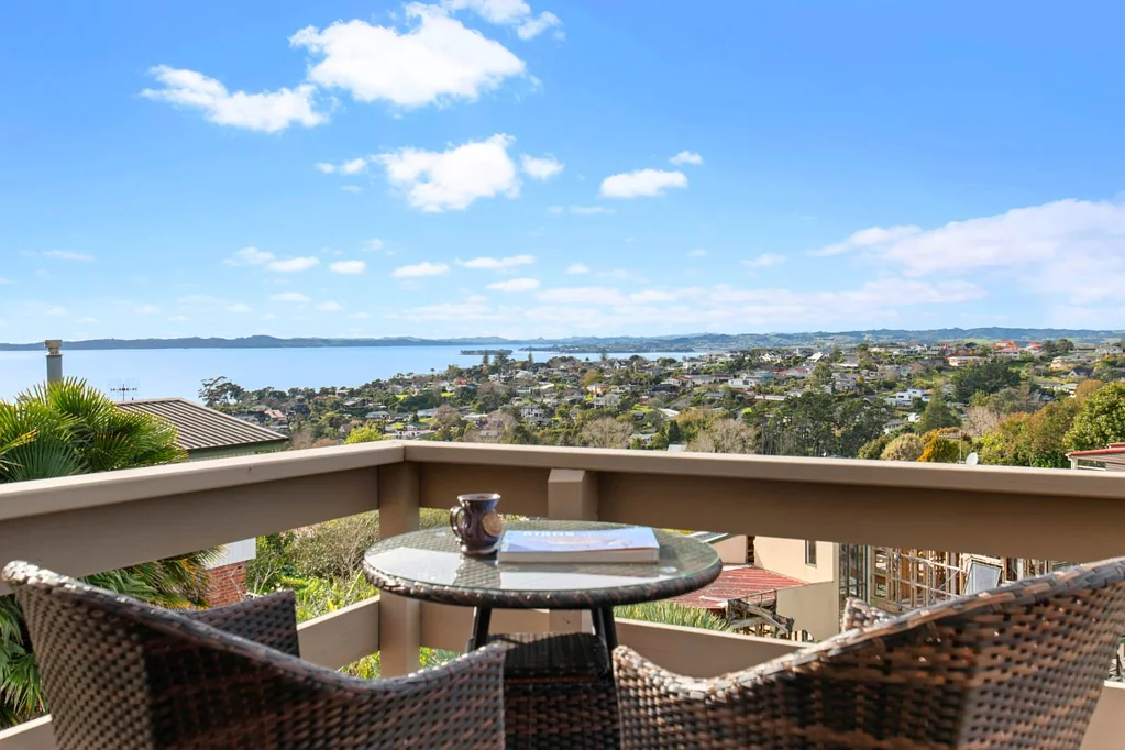 8 Haseler Crescent, Mellons Bay, Manukau City, Auckland