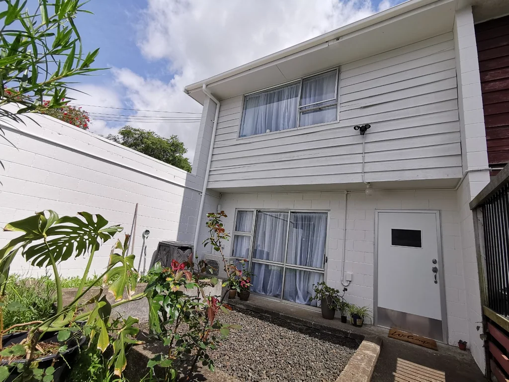 2 Bedroom unit in central Otahuhu