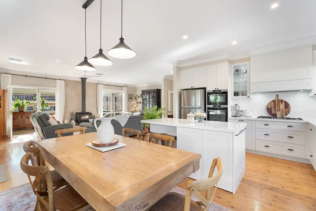 Bowral 4房  Remarkably pleasant family home in a picture-perfect setting