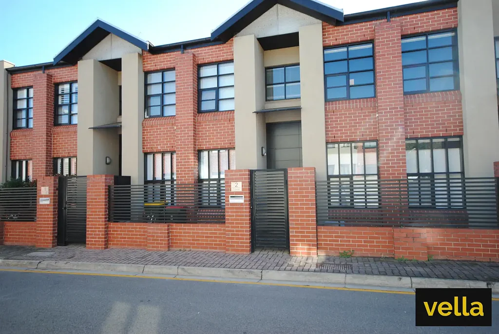Modern Townhouse in Amazing Location!