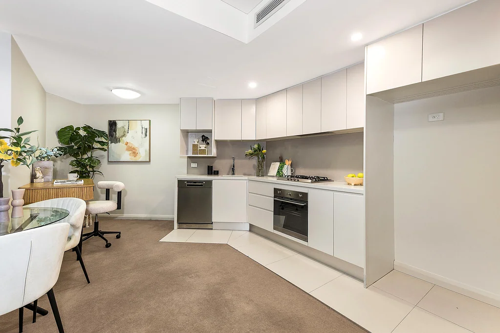 Killara 1Zimmer North-east facing first home opportunity metres to Killara station
