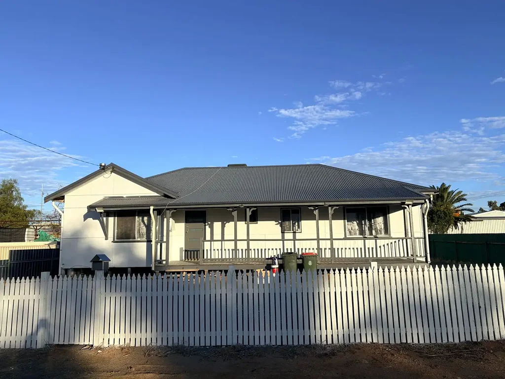 Freshly renovated 5 bedroom, 2 bathroom home available now in Coolgardie.