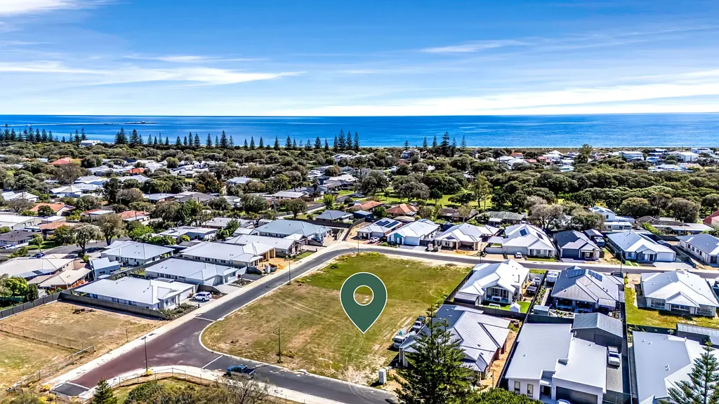 Geographe Big block, big opportunity & short stroll to the bay
