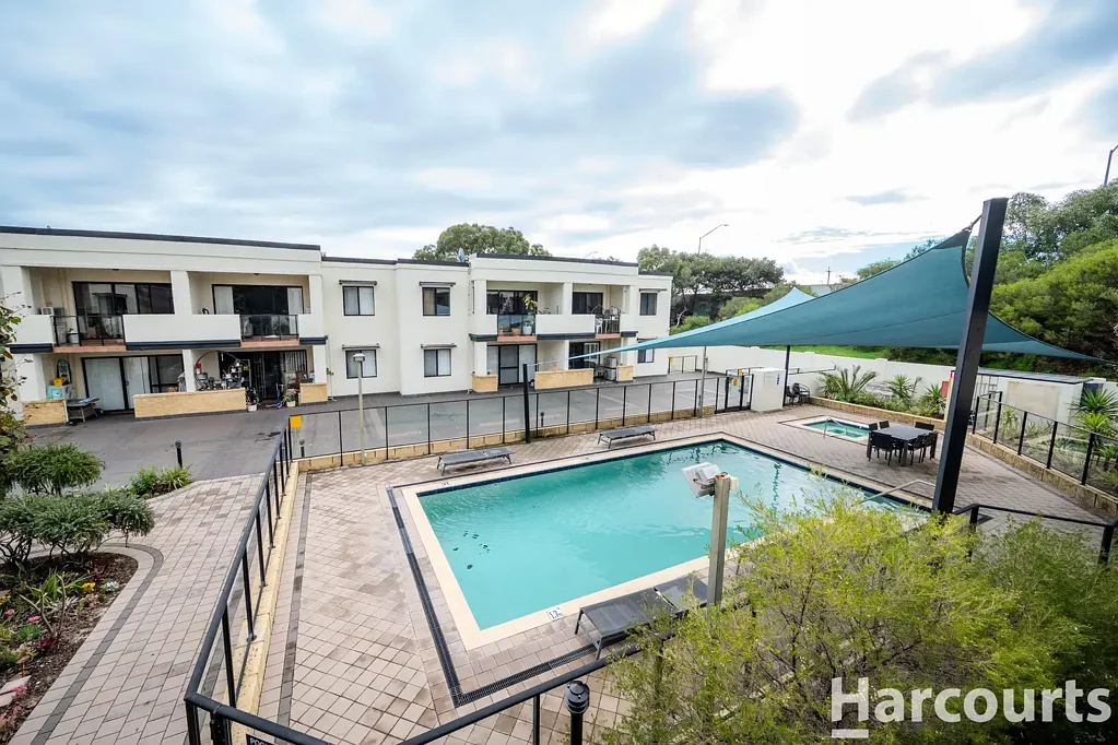 Freshly Updated Apartment with Pool Views & 2 Secure Car Bays!