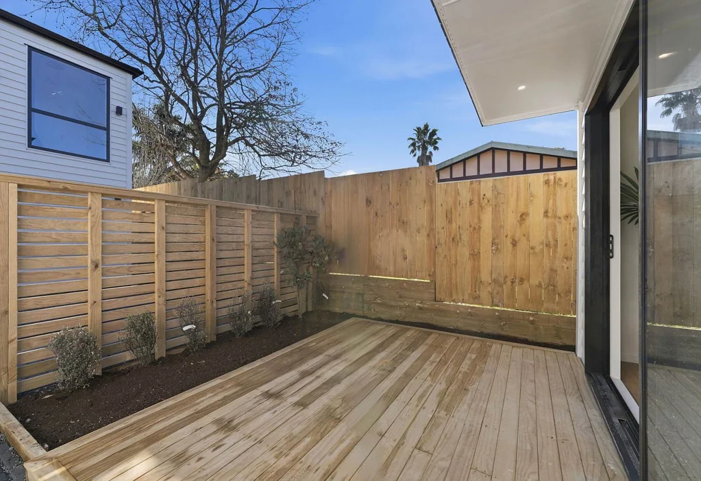 Manurewa 4Zimmer 4 BEDROOMS  2.5 BATHROOMS with Garage