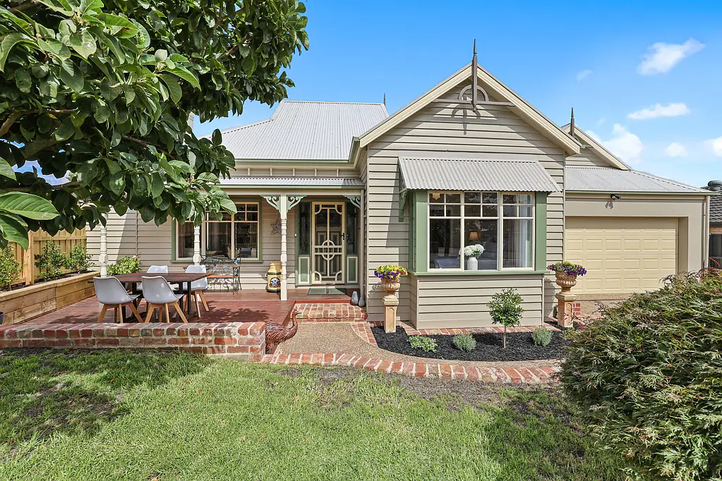 Drouin 3ਬੈੱਡਰੂਮ Captivating Home Offers the Best of Both Worlds