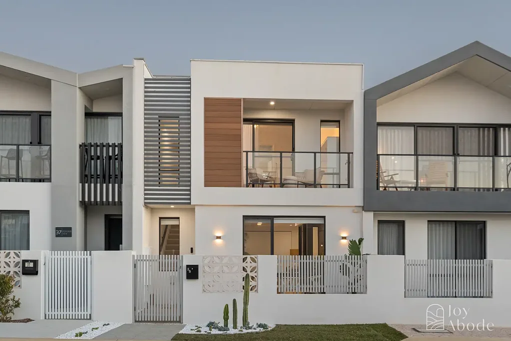 Iluka 3 Bedroom MODERN MEDITERRANEAN ENTERTAINER
