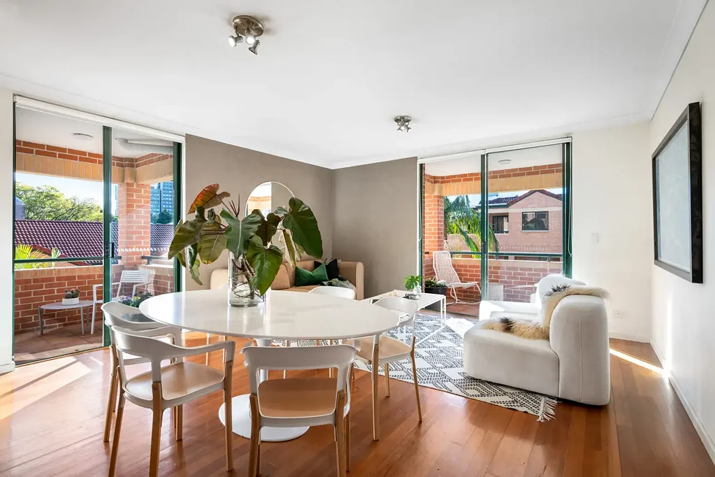 Redfern 2 Bedroom *** Enter via Phillip Street ***
This light, bright, two bedroom, two bathroom apartment offers easy living in a stunning city-fringe setting.