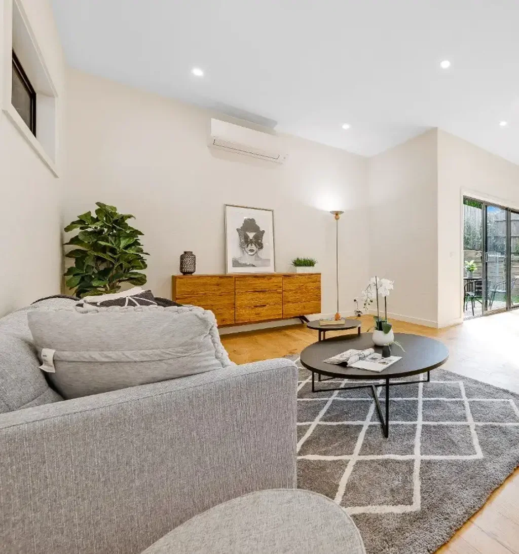 Clayton 4Zimmer Modern Light Filled Townhouse - A great Investment Opportunity