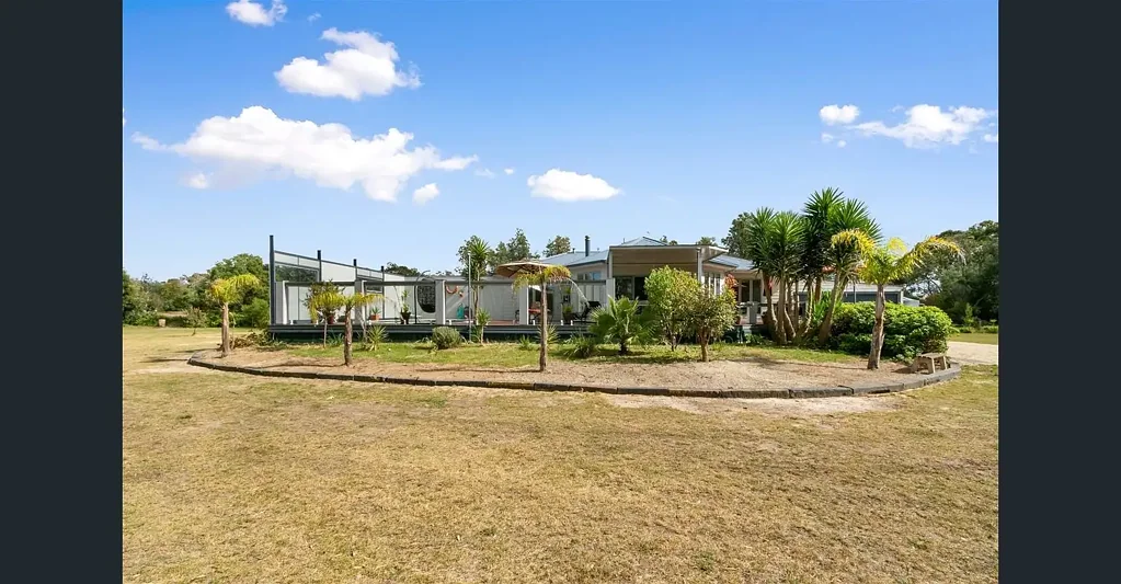 Glomar Beach Sizeable house on huge block. Private and Peaceful. Make it Your's !