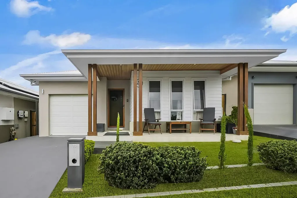 Gables 4ਬੈੱਡਰੂਮ A Golden Opportunity in Thriving Gables Community!