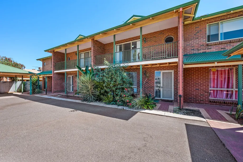 Kalgoorlie 3બેડરૂમ Well-Maintained Brick Three-Bedroom Unit, Located In A Sought-After Kalgoorlie Location!
