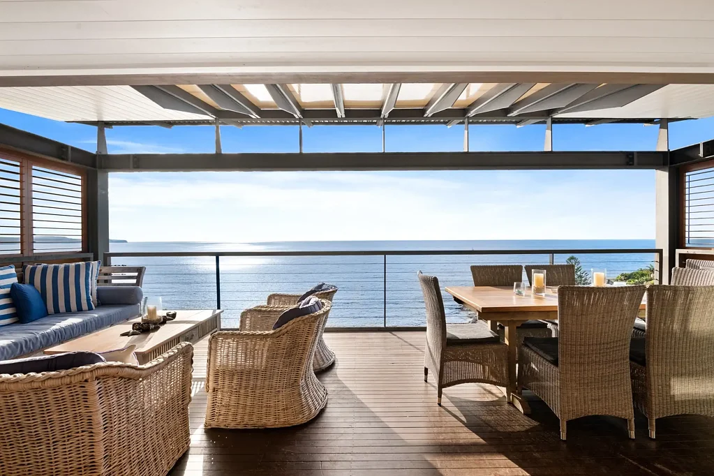COASTAL HAVEN WITH BREATHTAKING PANORAMA!