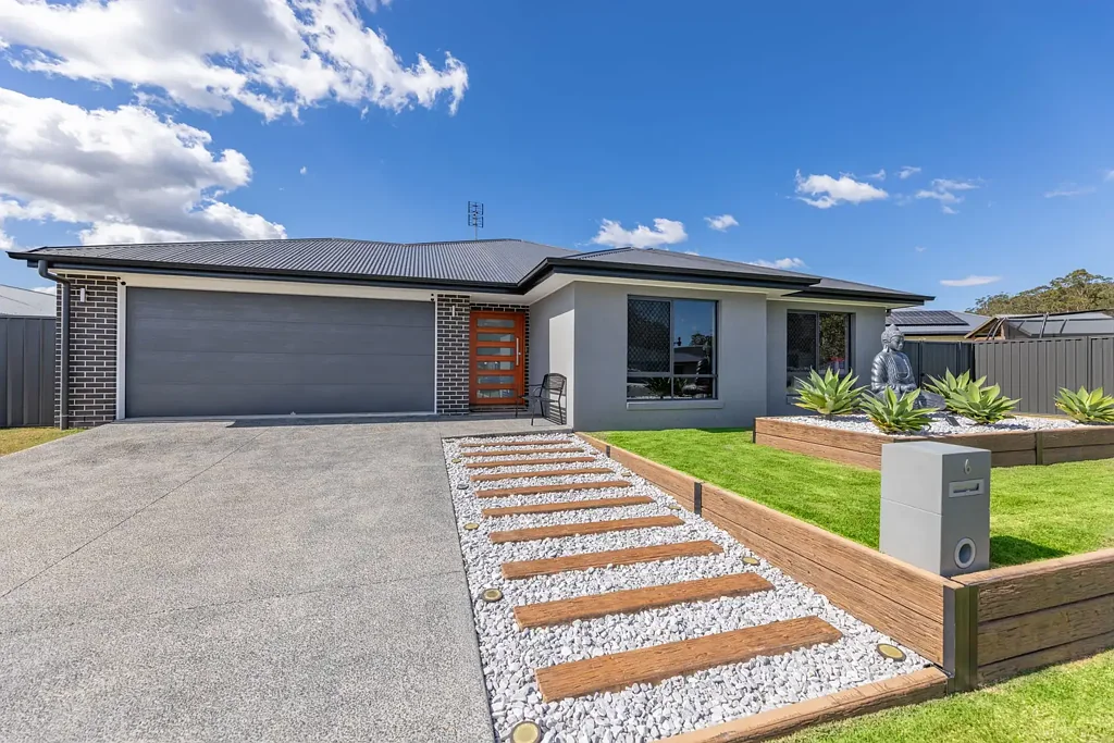 Woodford 4 Bedroom Modern Comfort Meets Laid-Back Living