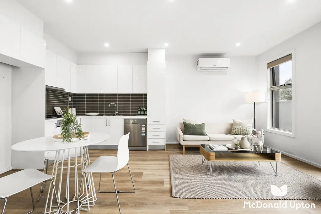 Airport West 2कमरा Stylish, Low-Maintenance Living in a Prime Airport West Location