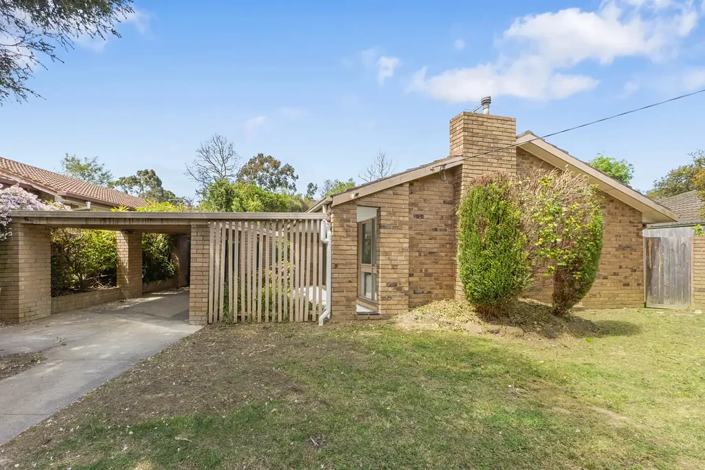Mitcham 3部屋 Stylish Family Living in a Prime Mitcham Location