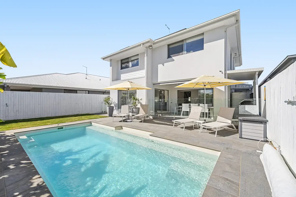 Nirimba 4 Slaapkamer Sophisticated Double-Storey Living in the Heart of Nirimba