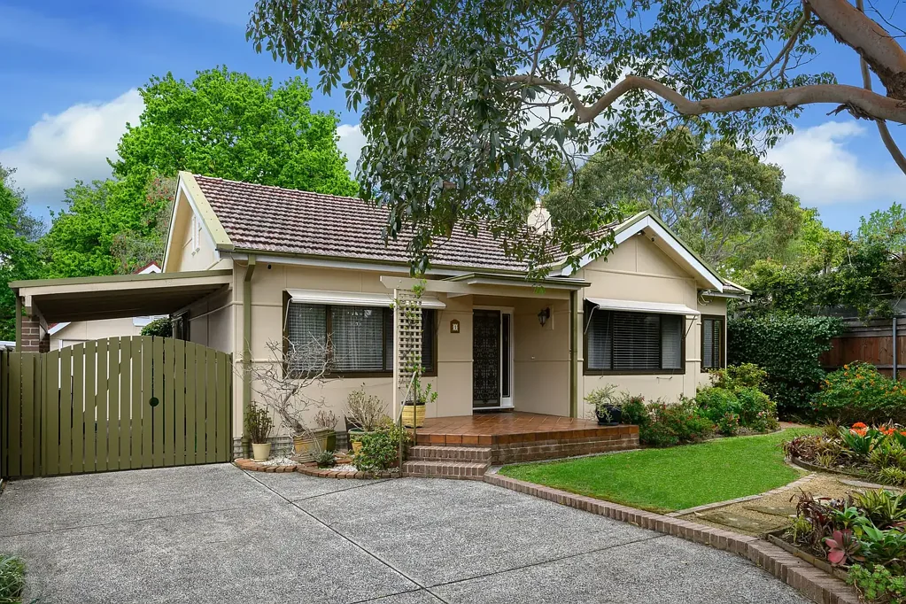 Turramurra 4Kwarto NEW PRICE GUIDE! A DEFINITE SALE BY ORIGINAL OWNER ON WIDE LEVEL GARDENS, 961SQM
