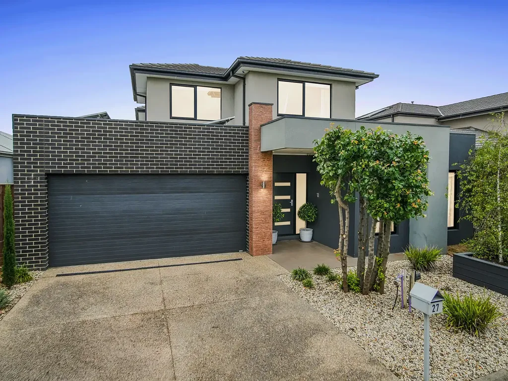 27 Elland Road, Clyde North, VIC 3978