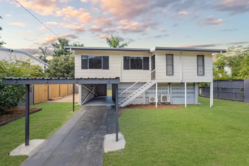 Mount Louisa 3房  Spacious High-Set Home with Versatile Downstairs Retreat