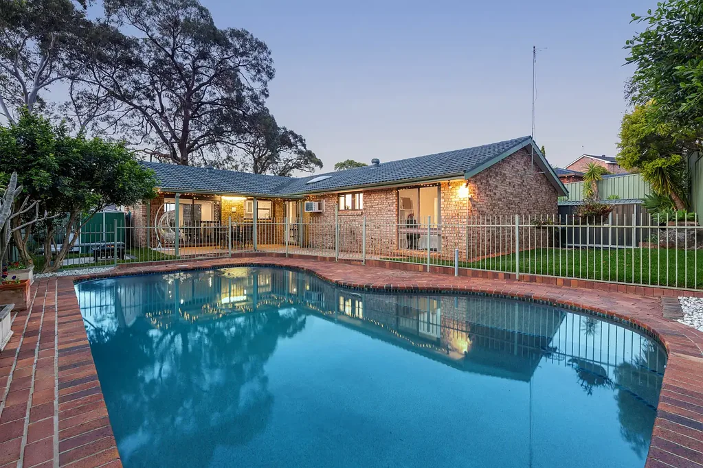 Menai 4ਬੈੱਡਰੂਮ Contemporary Comfort, Family Functionality in Menai