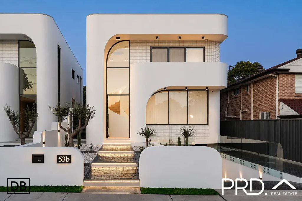 Picnic Point 5ਬੈੱਡਰੂਮ Luxurious Living on "Victor Avenue"