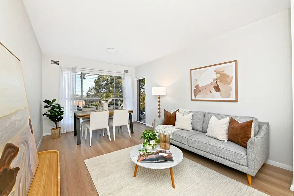 Oatley 2 Slaapkamer Elevated Turnkey Living in the Heart of Oatley