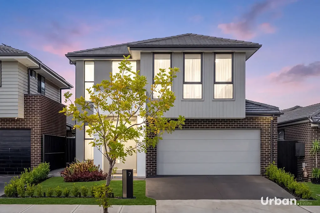 Marsden Park 4Kwarto LUXURY FAMILY HOME WITH EAST-FACING BACKYARD & DESIGNER FINISHES THROUGHOUT
