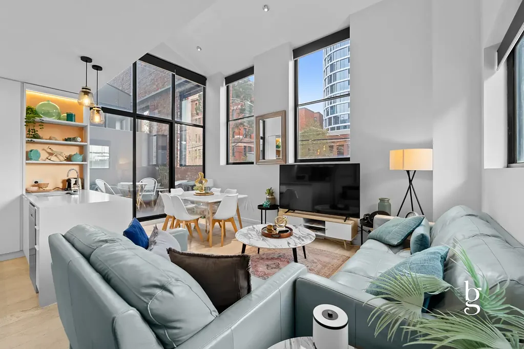 West Melbourne 2침실 Stylish Heritage Apartment with Soaring 4-Metre Ceilings, Expansive Terrace & Premium City-Edge Lifestyle