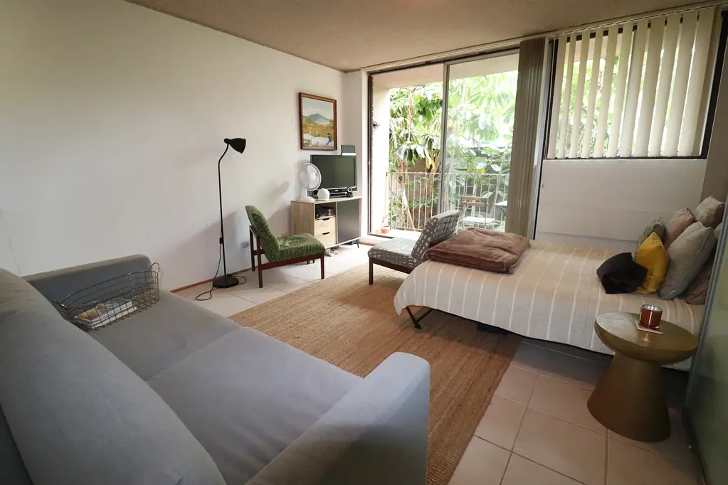 Spacious Studio in the heart of Rose Bay!