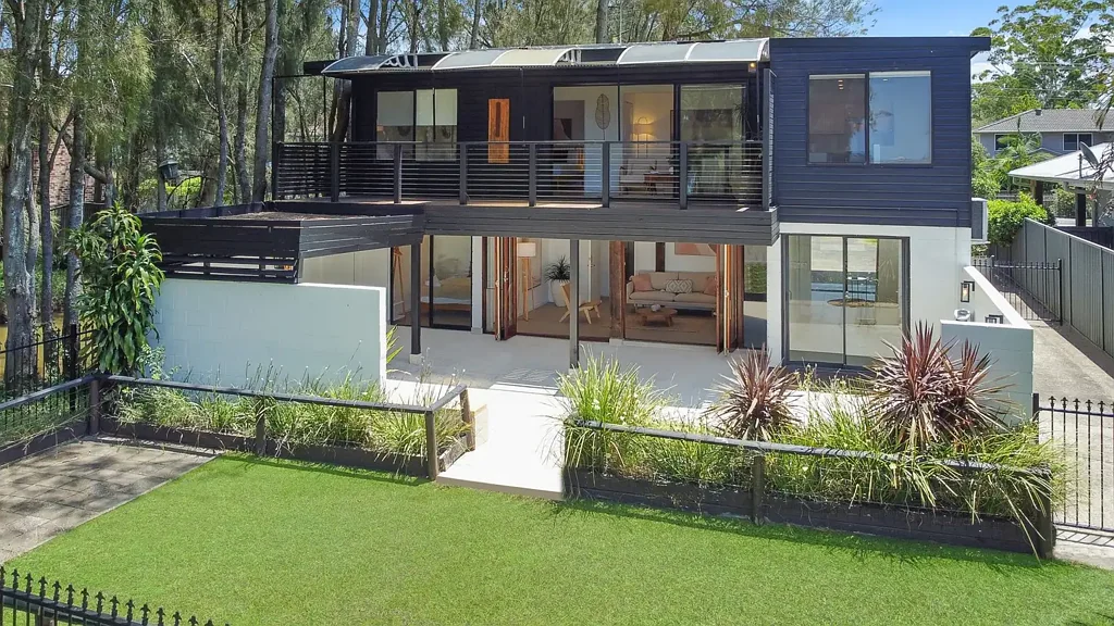 Berkeley Vale 3房  Contemporary lakeside retreat