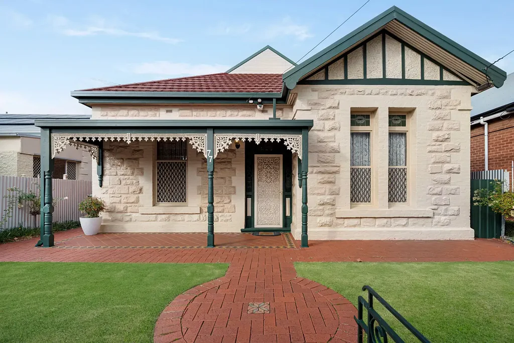 Mile End 3房  Charming Character Home in a Prime City-Fringe Location