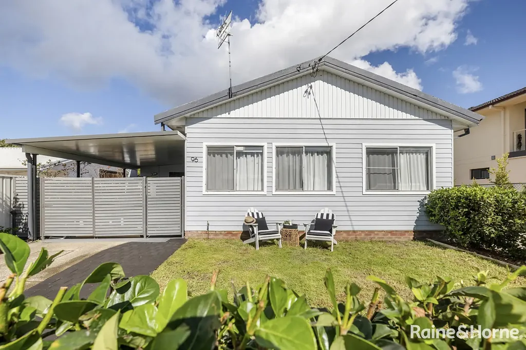 Salamander Bay 2房  Coastal Cottage across from waterfront with income