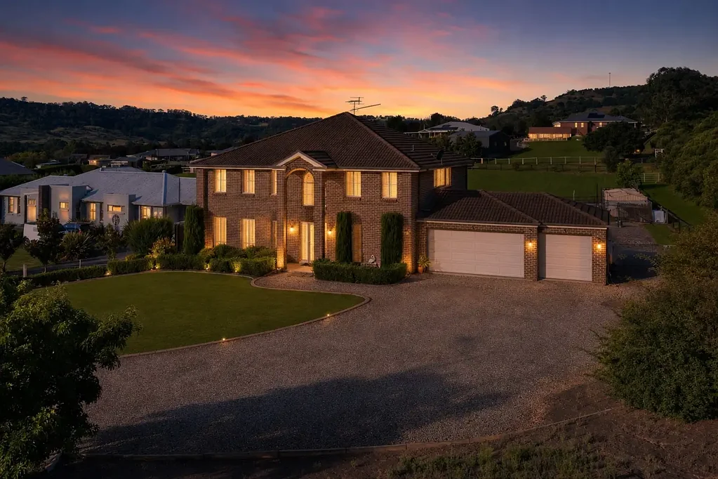 Picton 5ਬੈੱਡਰੂਮ Spacious Family Living on 3,451m² with Pool, Sheds & Side Access