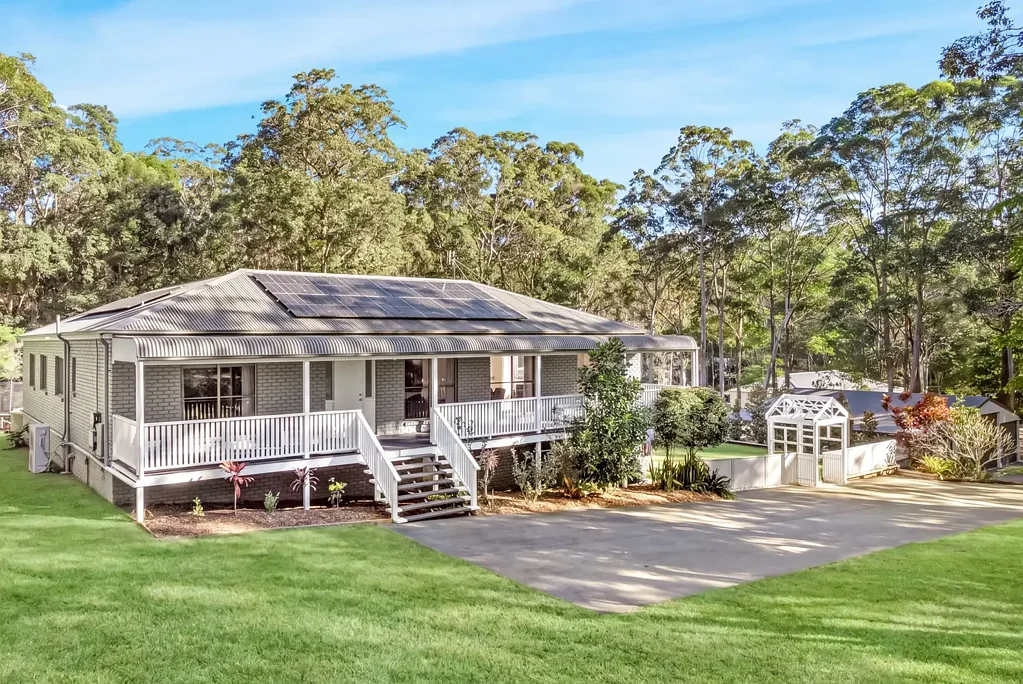 Tinbeerwah 5 Slaapkamer SPACIOUS FAMILY HOME WITH DUAL LIVING, POOL, SHED & PADDOCK
