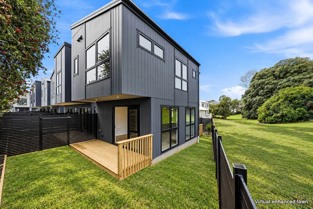 Point England 3ਬੈੱਡਰੂਮ Largest Lot – Sunny, Private & Reserve-Side Living