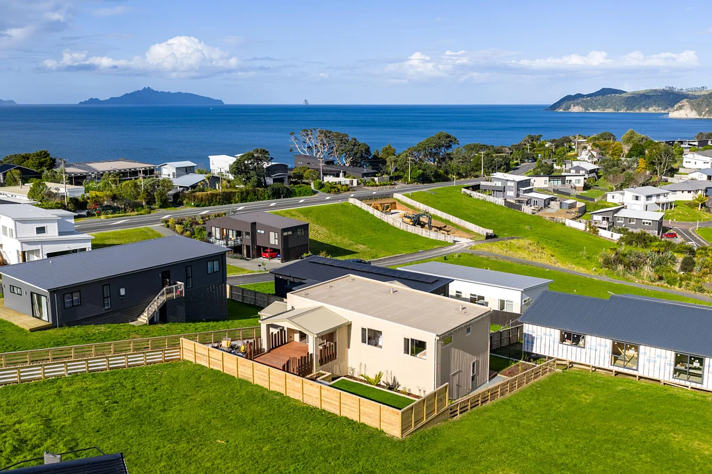Langs Beach 4房  Stylish, New and Move-In Ready - Lang's Beach