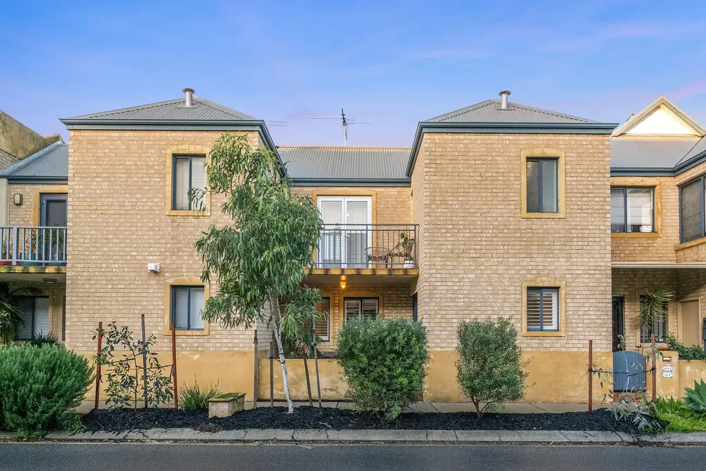 3/5 Pensioner Guard Road, North Fremantle, WA 6159