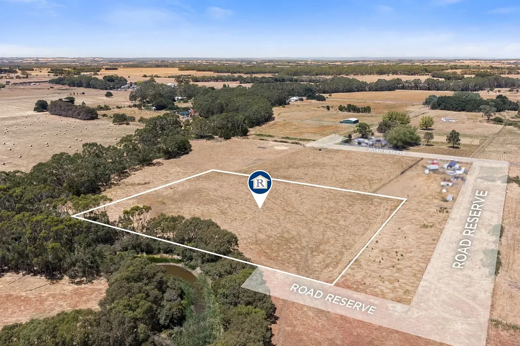 Pirron Yallock  Three Acres of Quiet Country Opportunity...