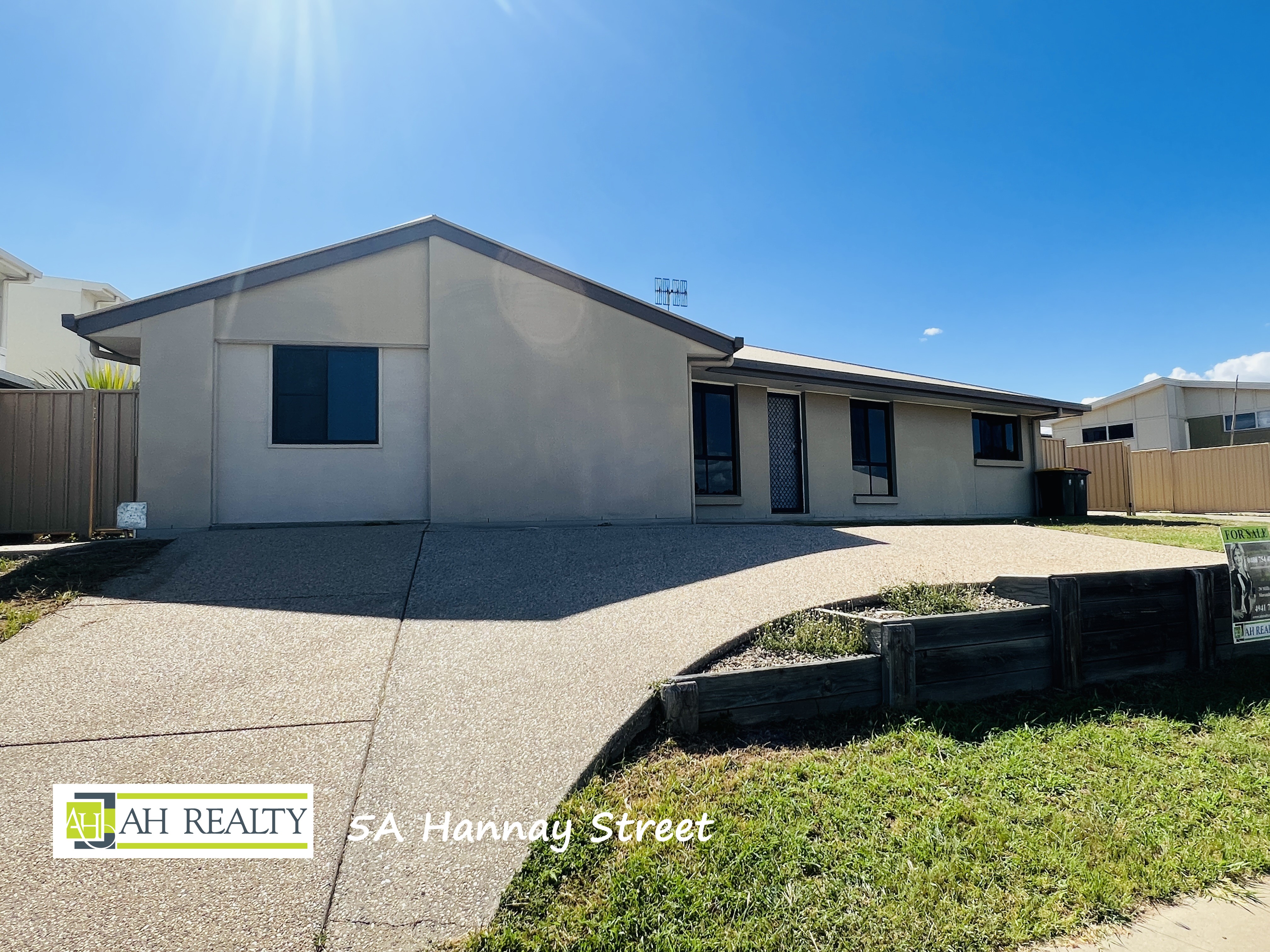 5 HANNAY ST, MORANBAH QLD 4744, 0 Bedrooms, 0 Bathrooms, Townhouse