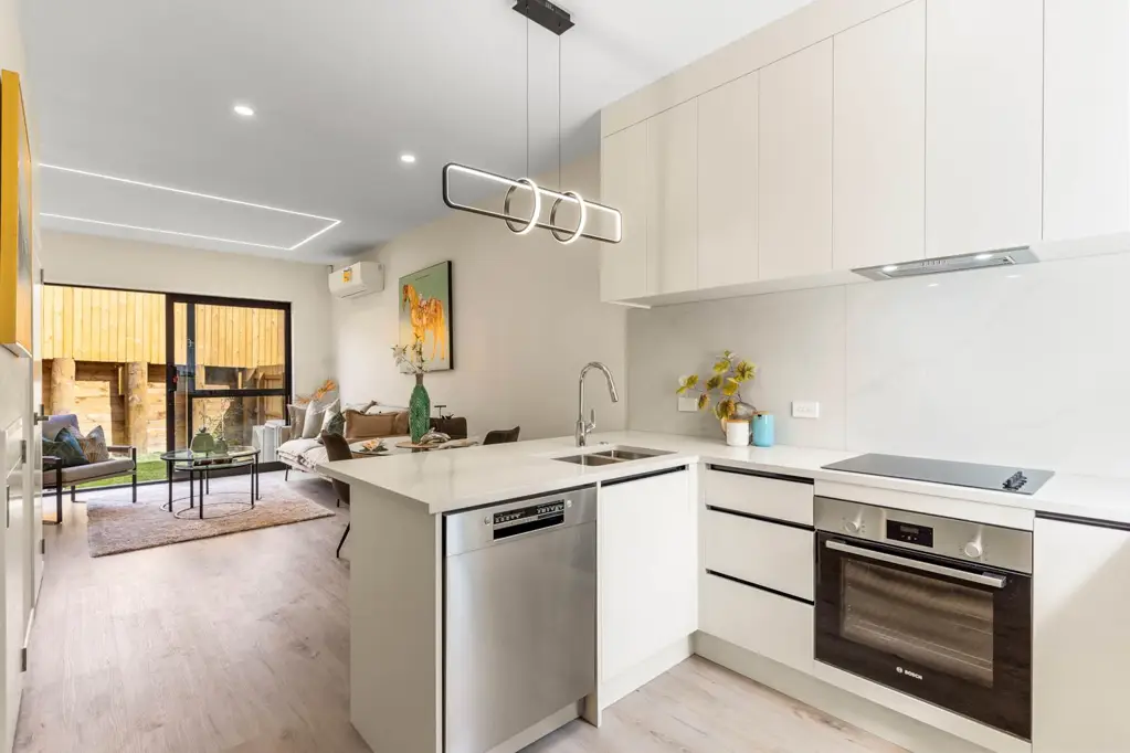 Papatoetoe 2房  Ready To Move In - Title & CCC Issued!