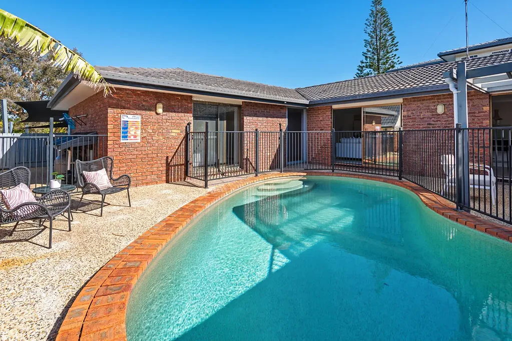 Hollywell 5 Slaapkamer 'Interstate Owner's Instruct Immediate Sale' - Vacant 5 Bedroom Home Ready For Immediate Possession