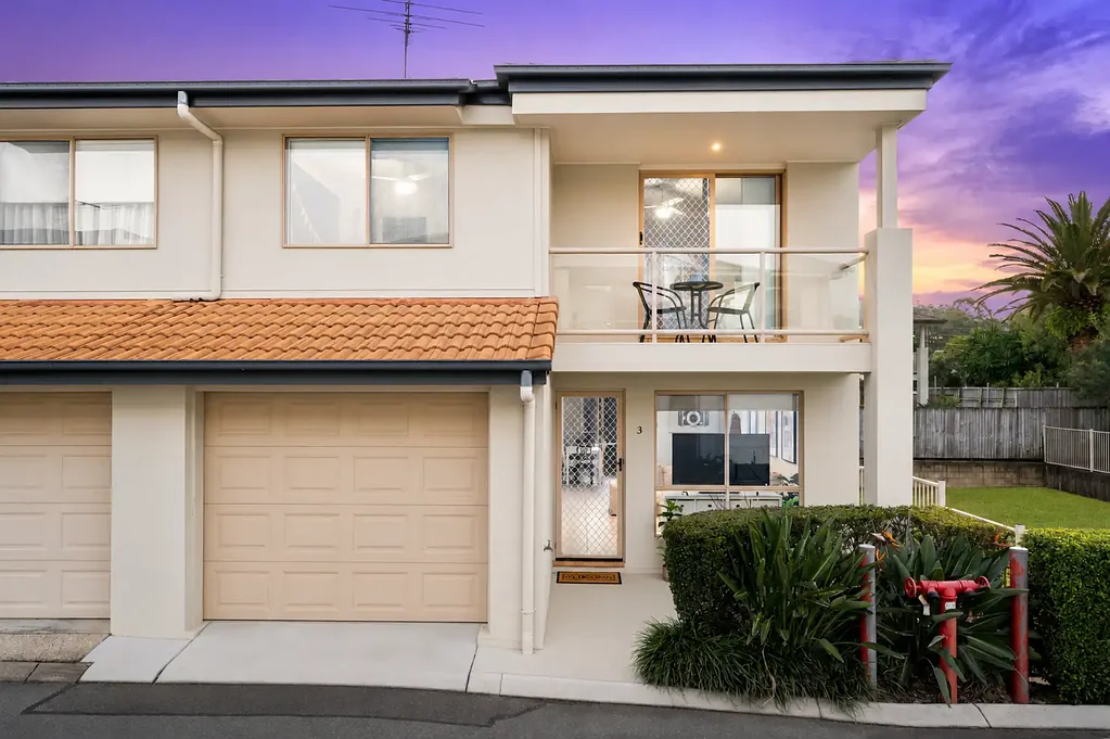 Wakerley 3房  一座一尘不染的联排别墅，提供舒适、时尚与低维护生活  IMMACULATELY PRESENTED TOWNHOUSE OFFERING COMFORT, STYLE & LOW MAINTENANCE LIVING
