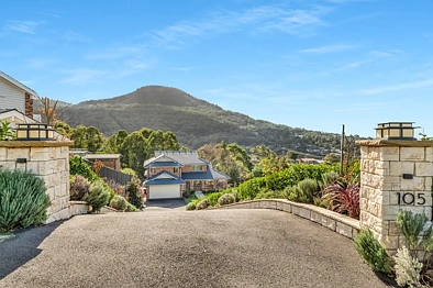 Figtree 5房 坐拥壮丽悬崖和海岸景观的高地家庭庄园 An elevated family estate capturing breathtaking escarpment and coastal views