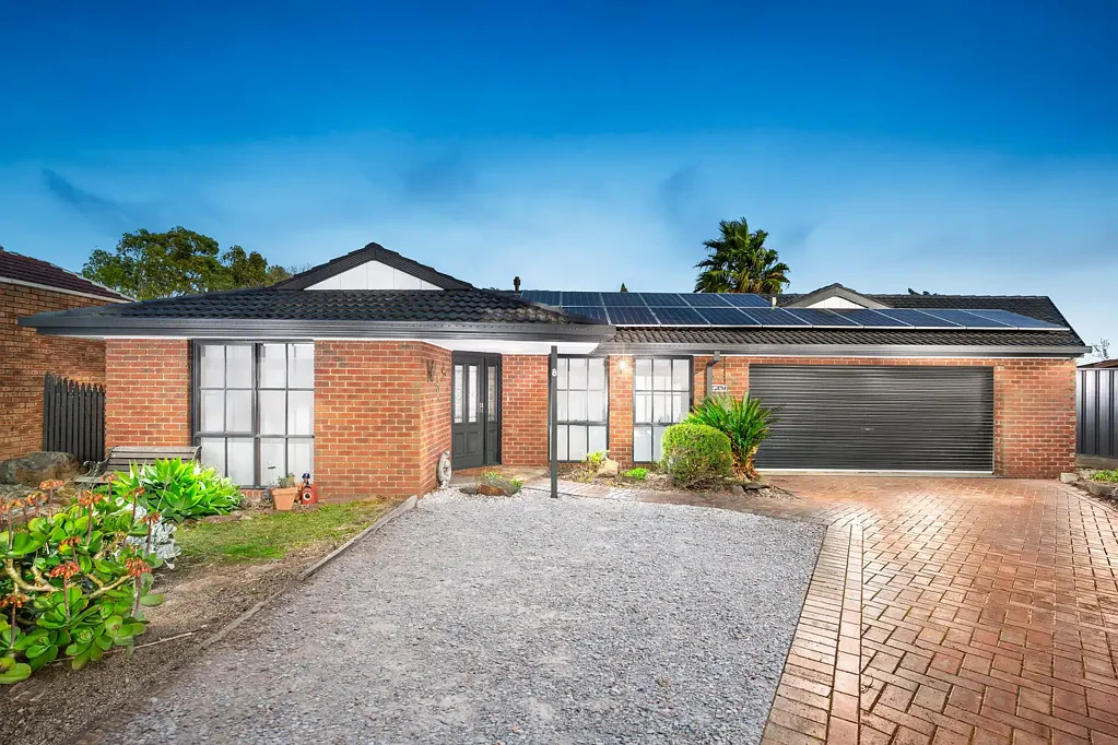 8 Gaze Court, Mill Park, VIC 3082