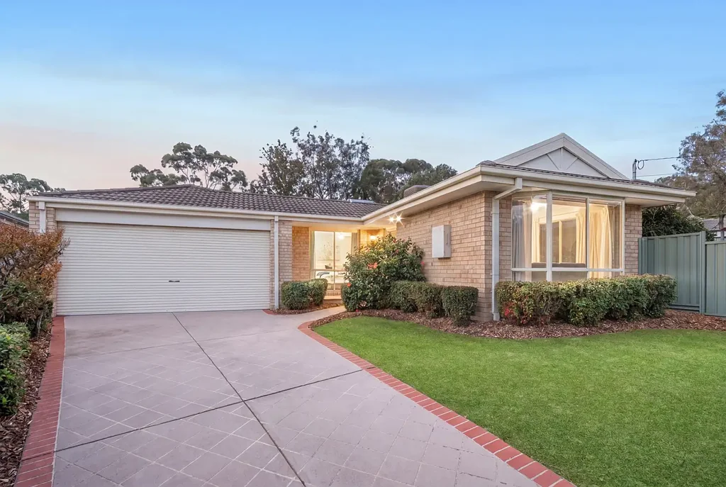 Ferntree Gully 3બેડરૂમ Comfort, Convenience and Established Gardens in a Walkable Lifestyle Setting