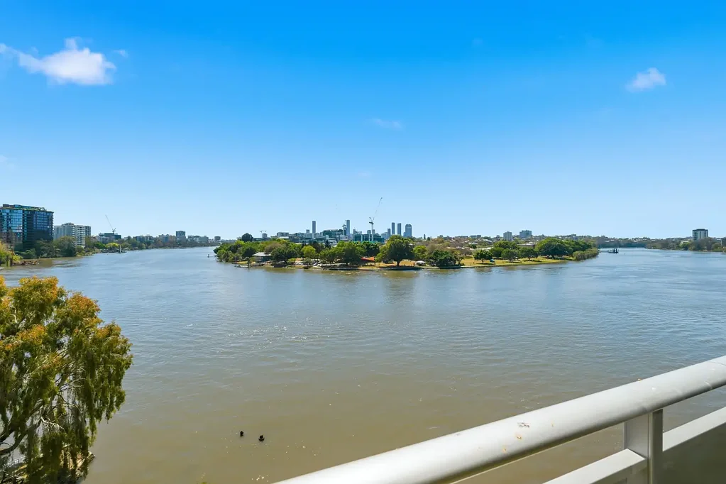 St Lucia 3Phòng ngủ Breathtaking River, City & Orleigh Park Views — Rare ‘Belvedere Court’ Riverfront Residence